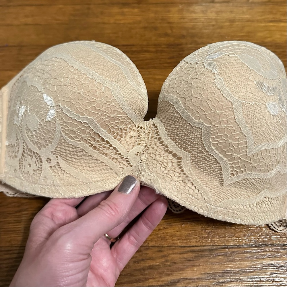 NWOT Strapless beautiful 32B bra nude beige/dark ivory